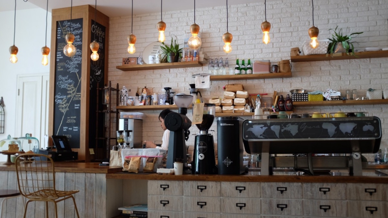 vitrine-VALBONNE-min_coffee_shop_light_cafe_coffee_shop-32620